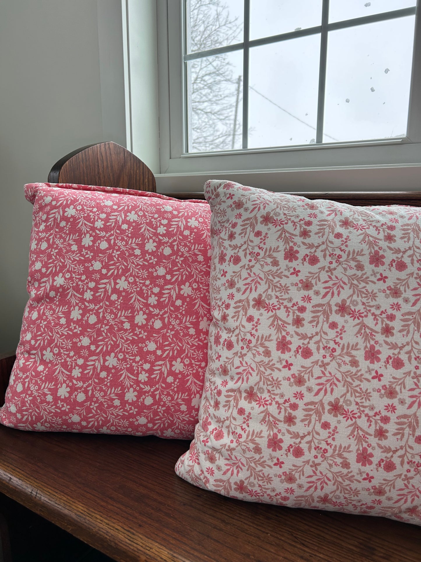 Pink/White Floral Pillow Set